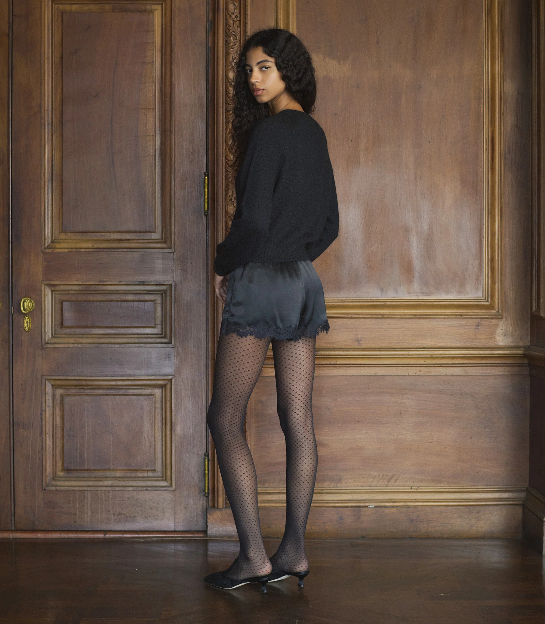 IONA SHORT -- BLACK - Image 8