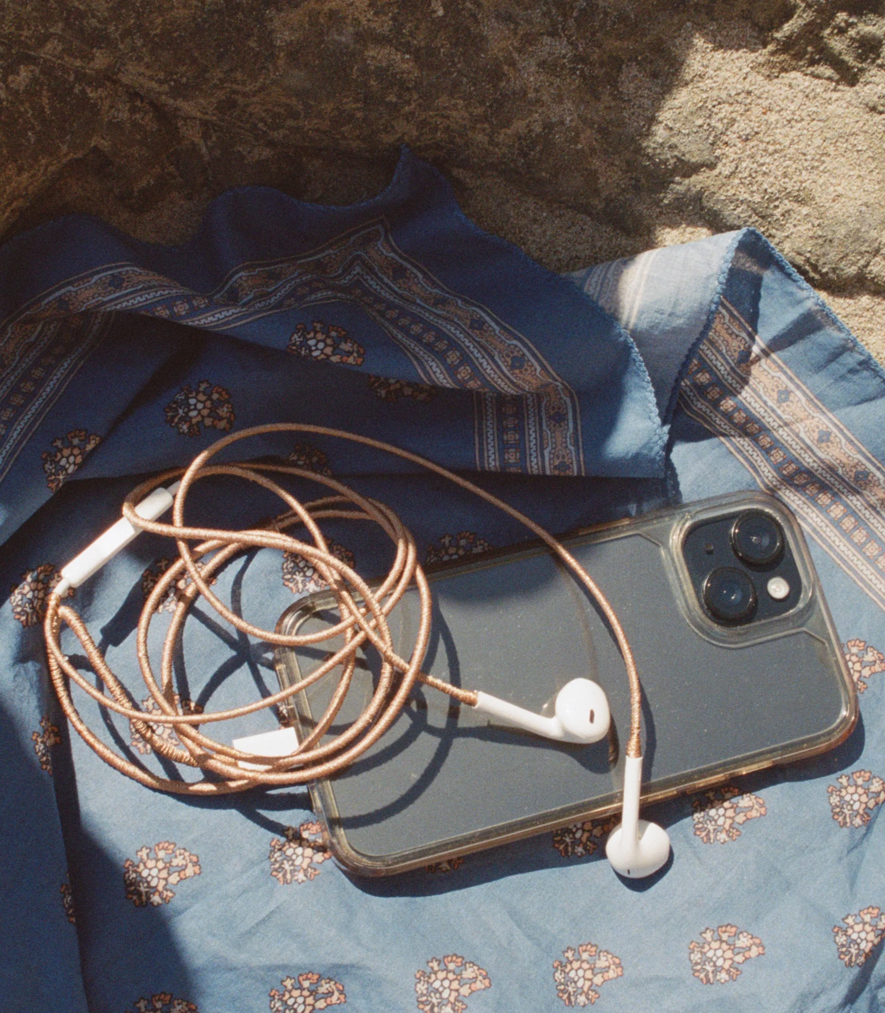 LE POM POM & DÔEN HEADPHONES -- BRONZE - Image 3