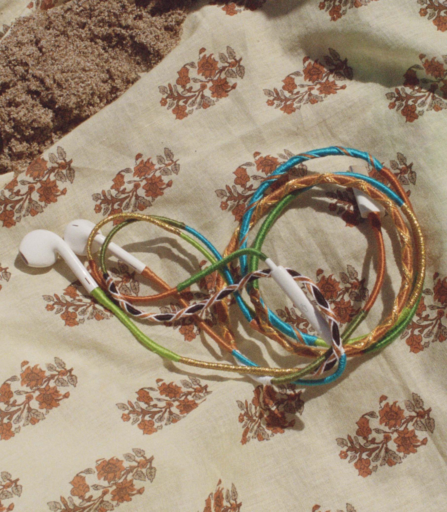 LE POM POM & DÔEN HEADPHONES -- CADIZ COLLAGE - Image 3