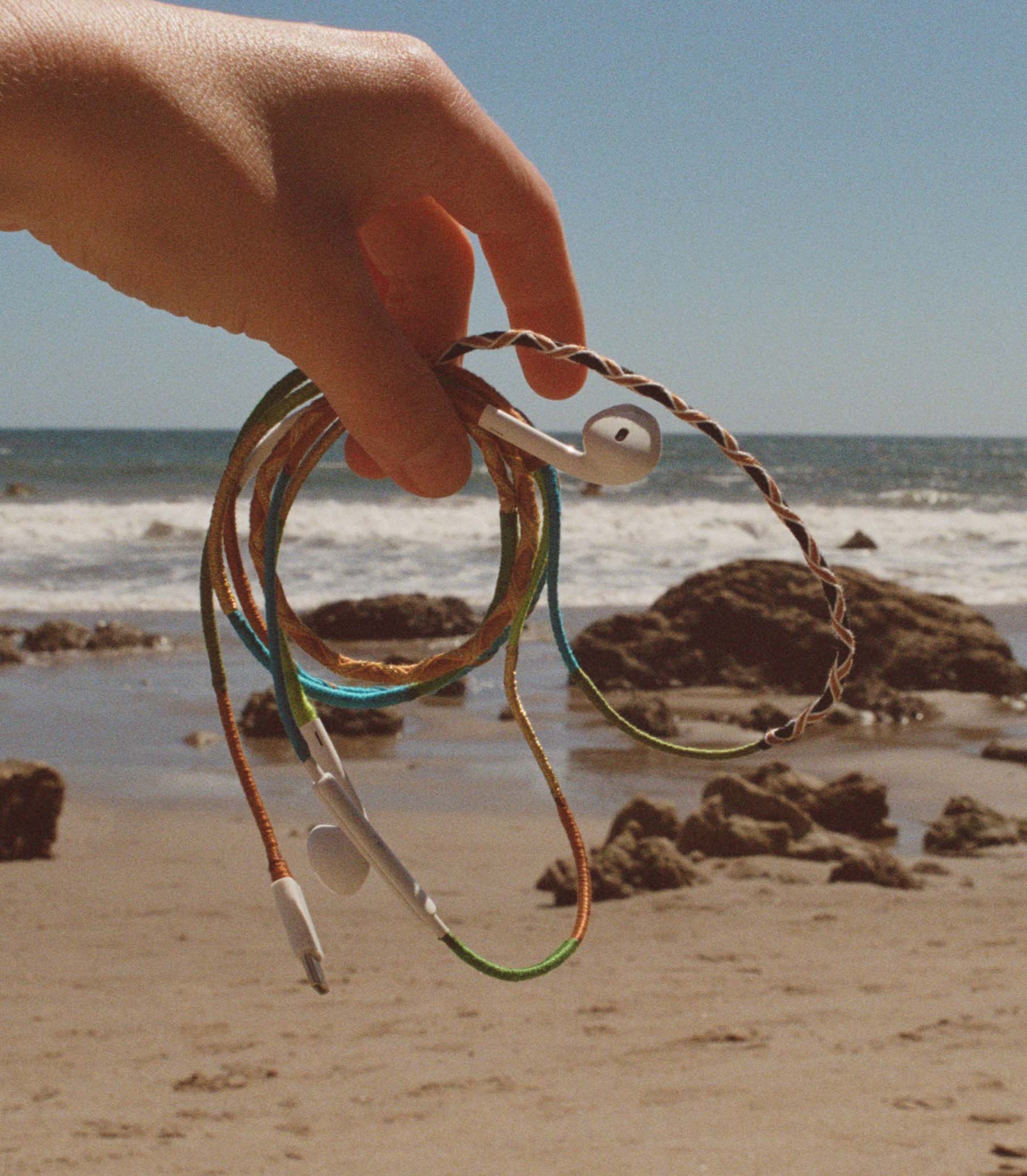 LE POM POM & DÔEN HEADPHONES -- CADIZ COLLAGE - Image 4