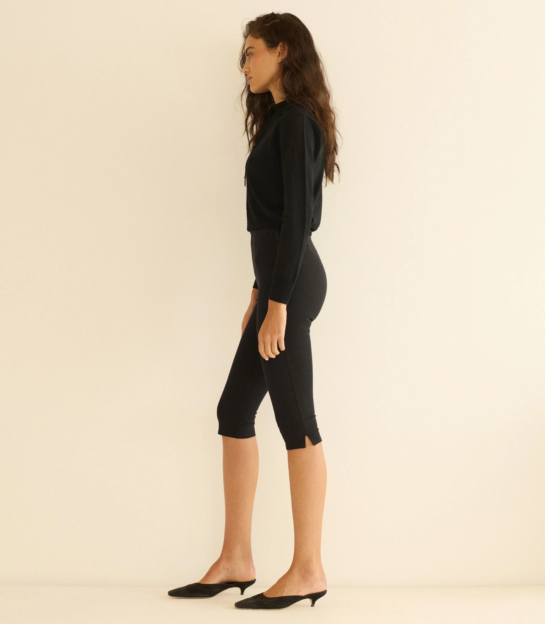 LULA CAPRI PANT -- BLACK - Image 4