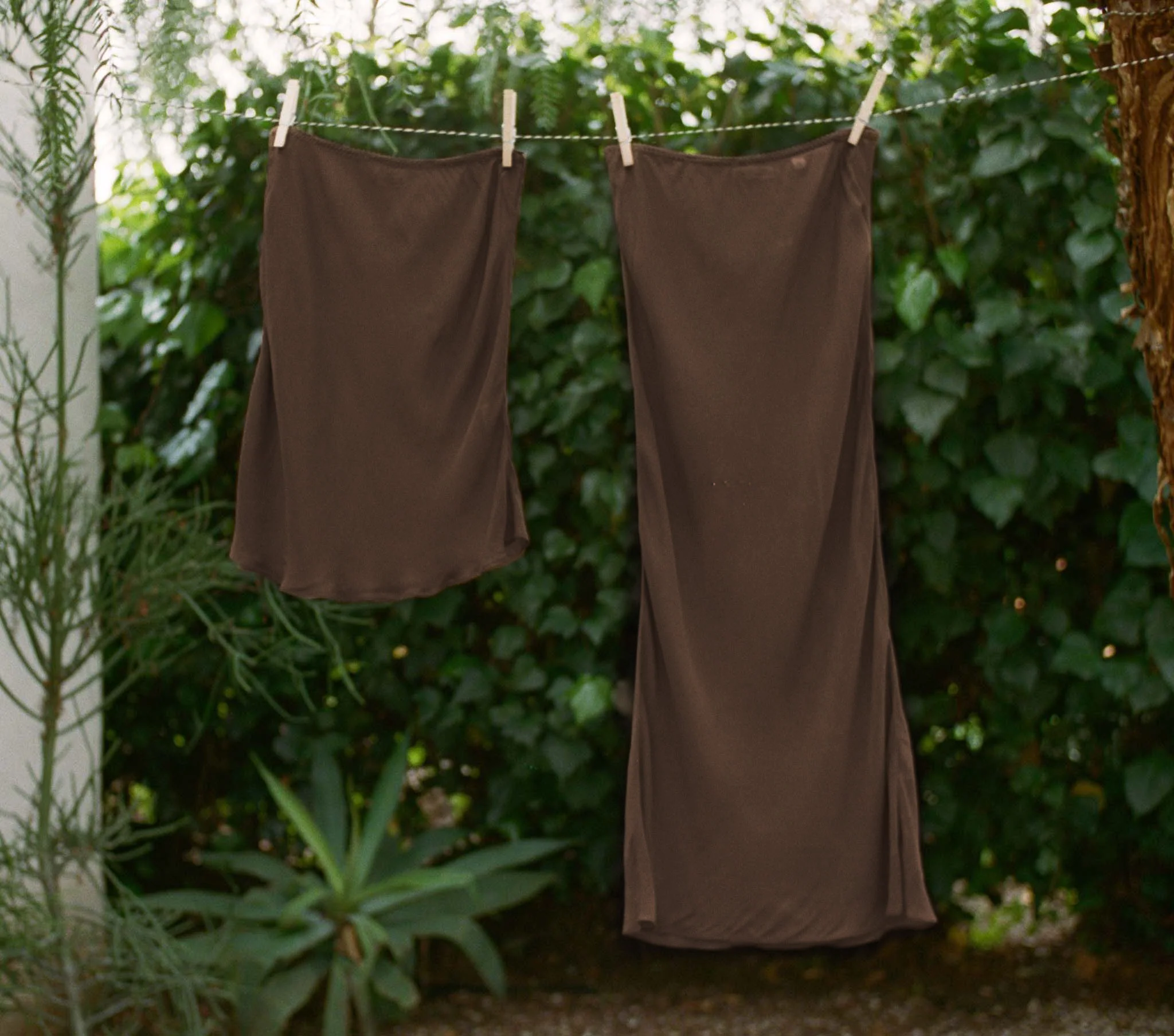MINI SKIRT SLIP -- UMBER - Image 2
